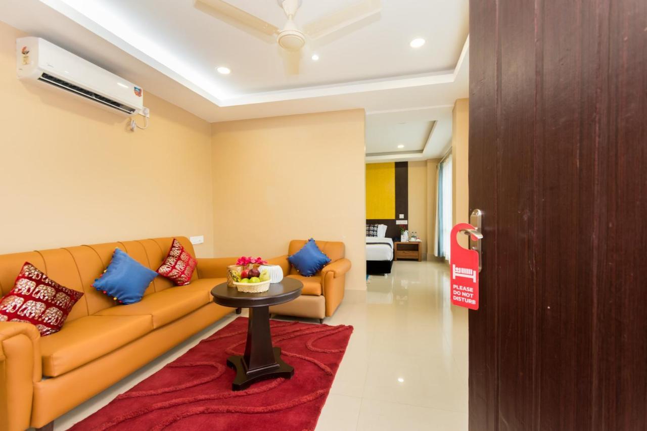 Oyo 9202 Hotel Central Courtyard Siliguri Esterno foto